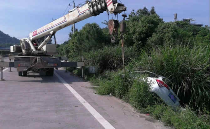 海丰重载吊车救援